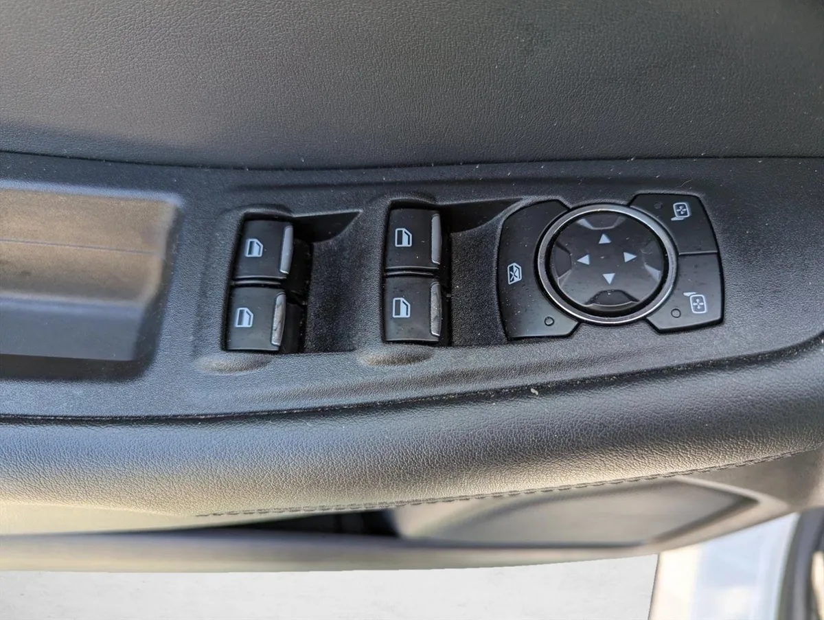 2024 Ford Edge SEL thumbnail 10