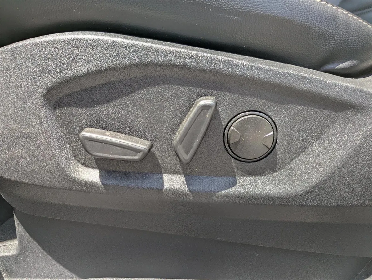 2024 Ford Edge SEL thumbnail 11