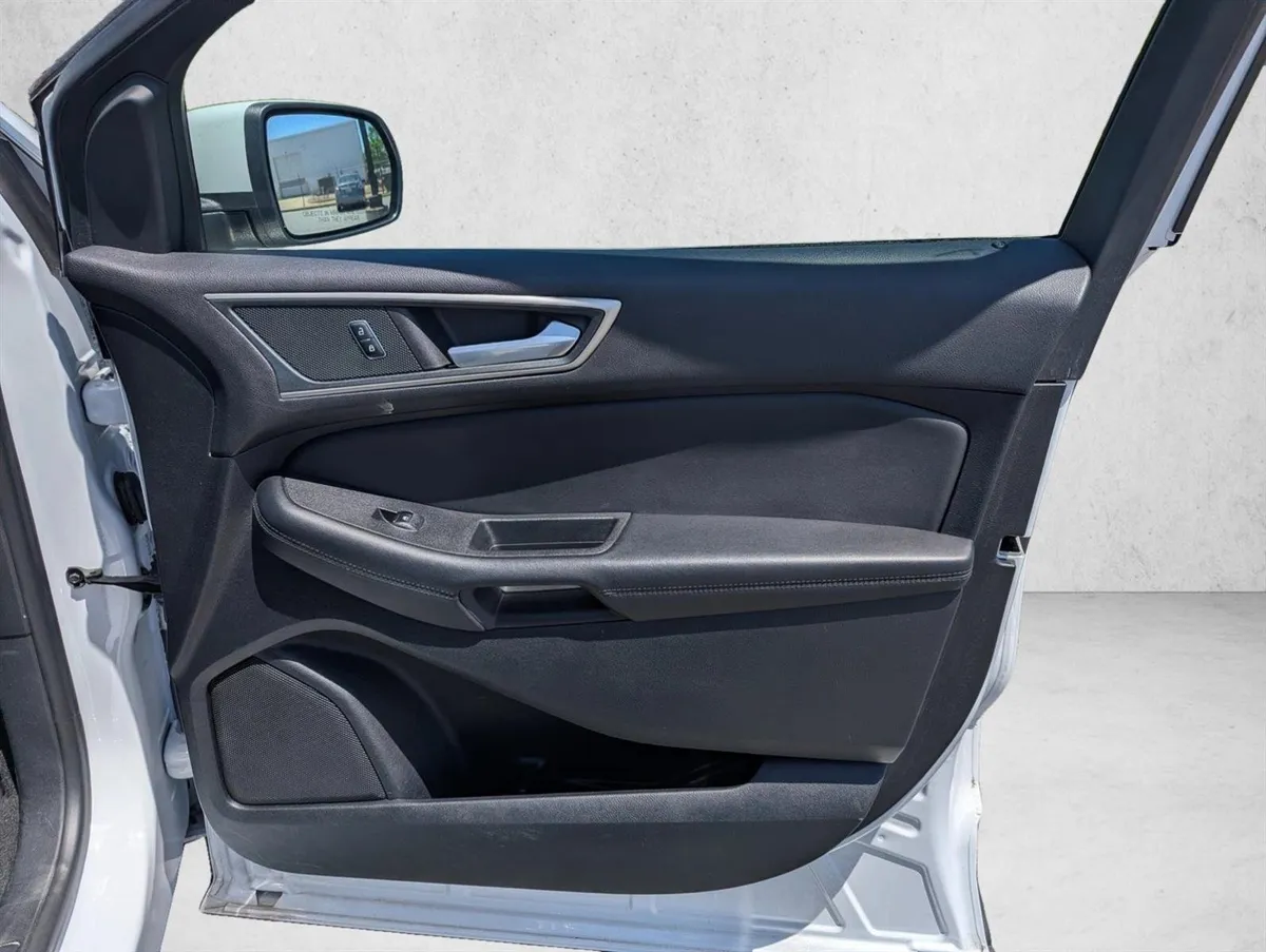 2024 Ford Edge SEL thumbnail 24