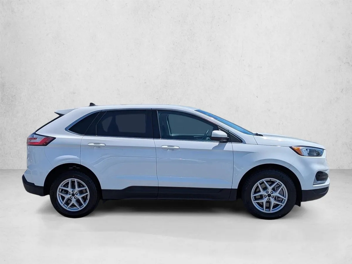 2024 Ford Edge SEL thumbnail 4