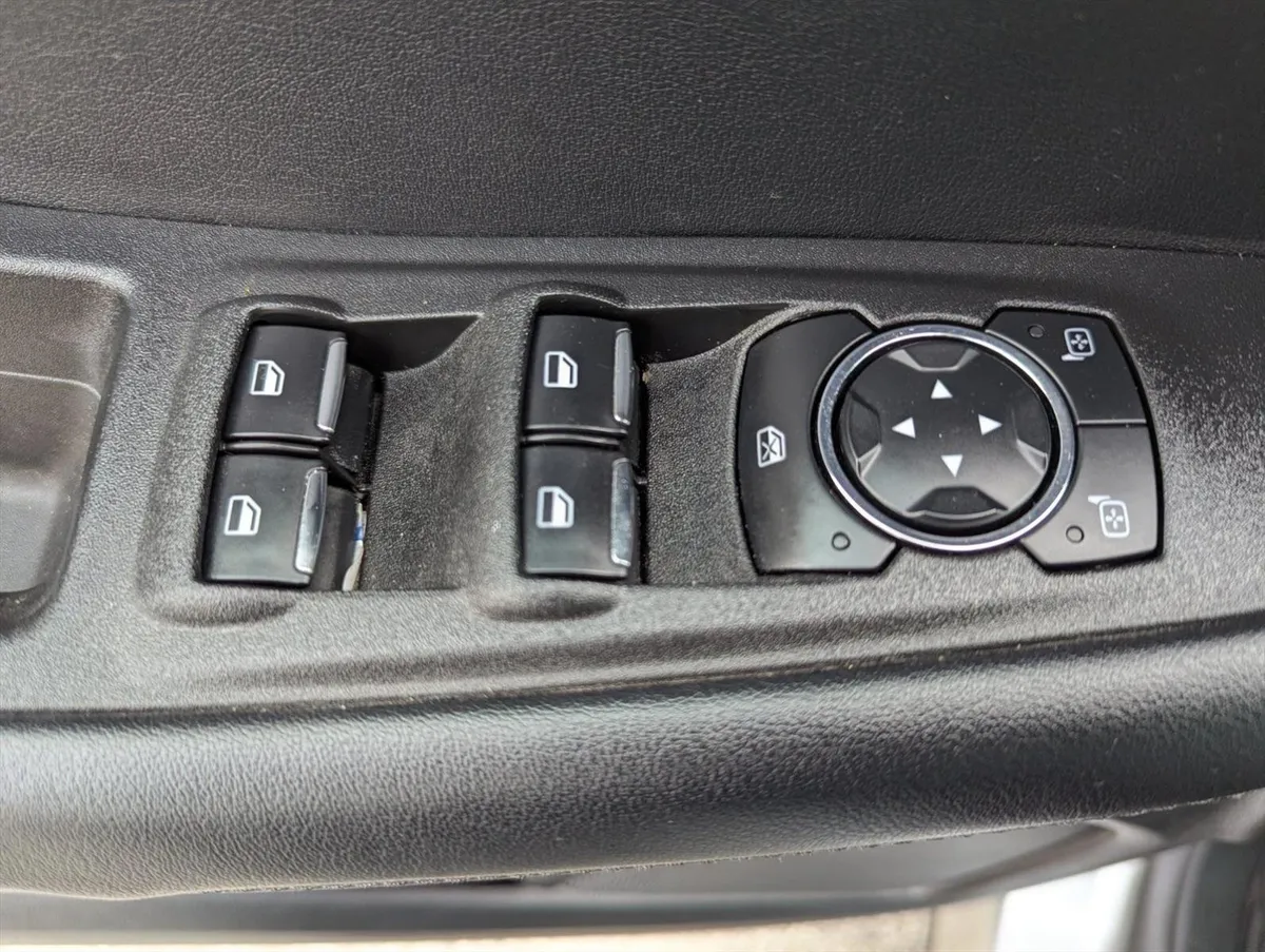 2024 Ford Edge SEL thumbnail 10