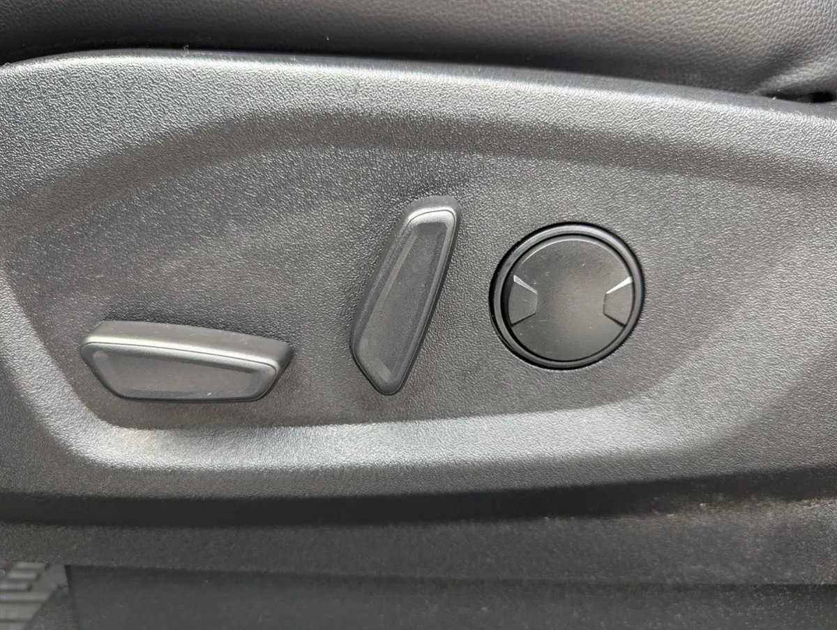 2024 Ford Edge SEL thumbnail 11