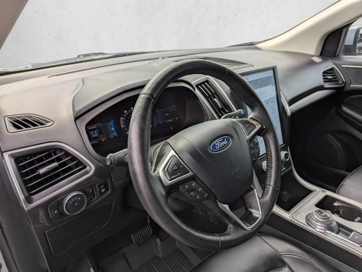 2024 Ford Edge SEL thumbnail 12