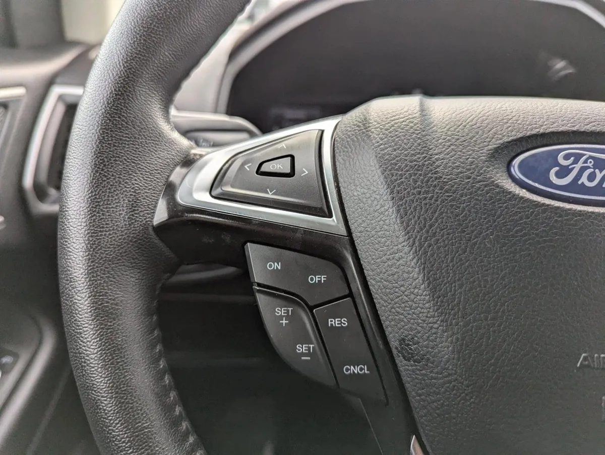 2024 Ford Edge SEL thumbnail 13