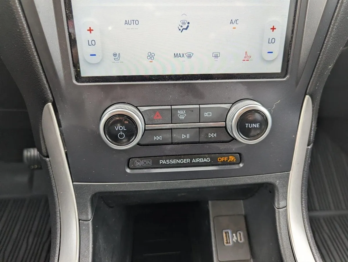 2024 Ford Edge SEL thumbnail 19