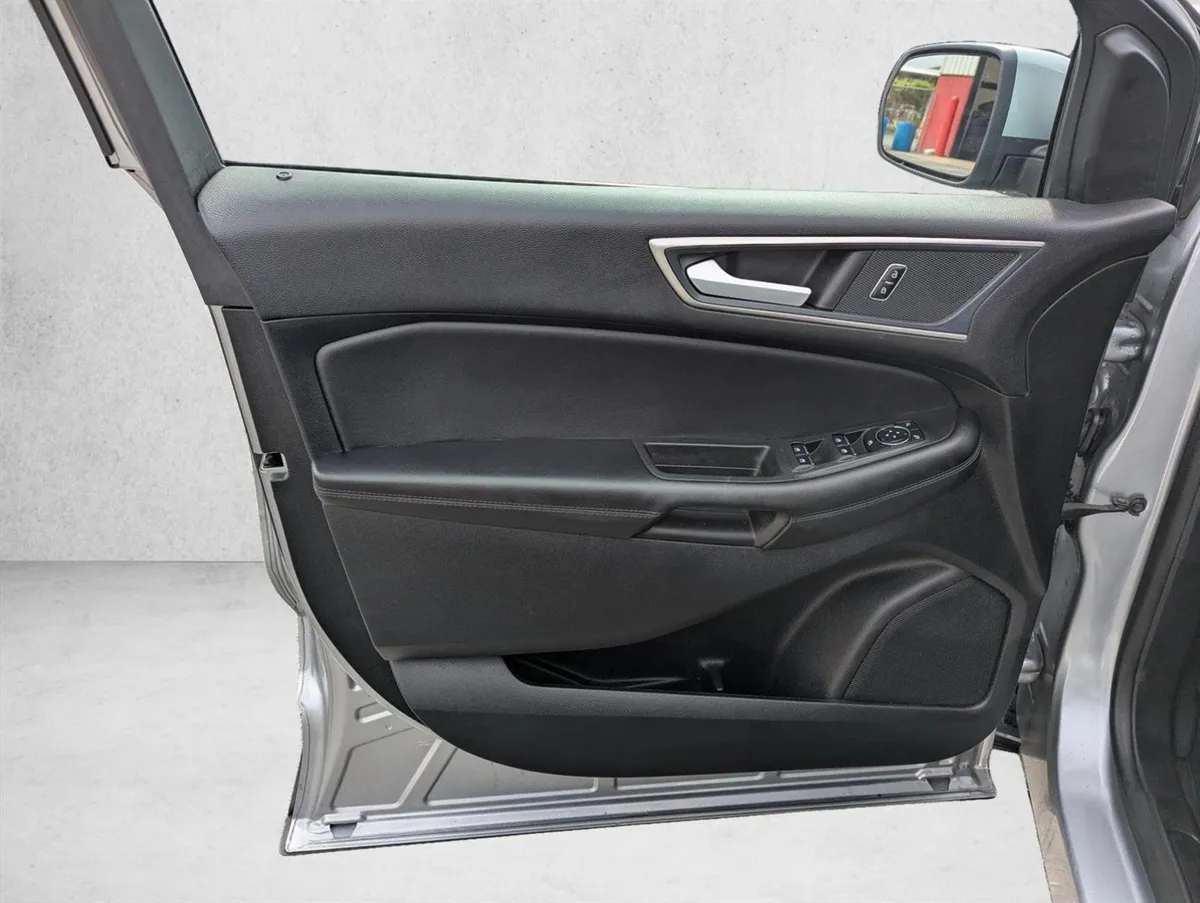 2024 Ford Edge SEL thumbnail 22