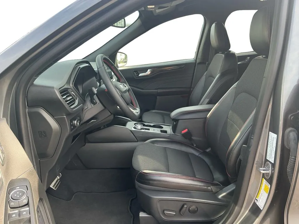 2024 Ford Escape Hybrid ST-Line Elite thumbnail 14