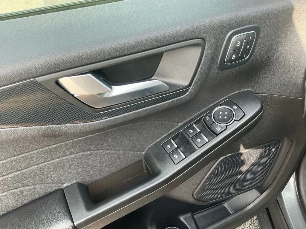 2024 Ford Escape Hybrid ST-Line Elite thumbnail 16