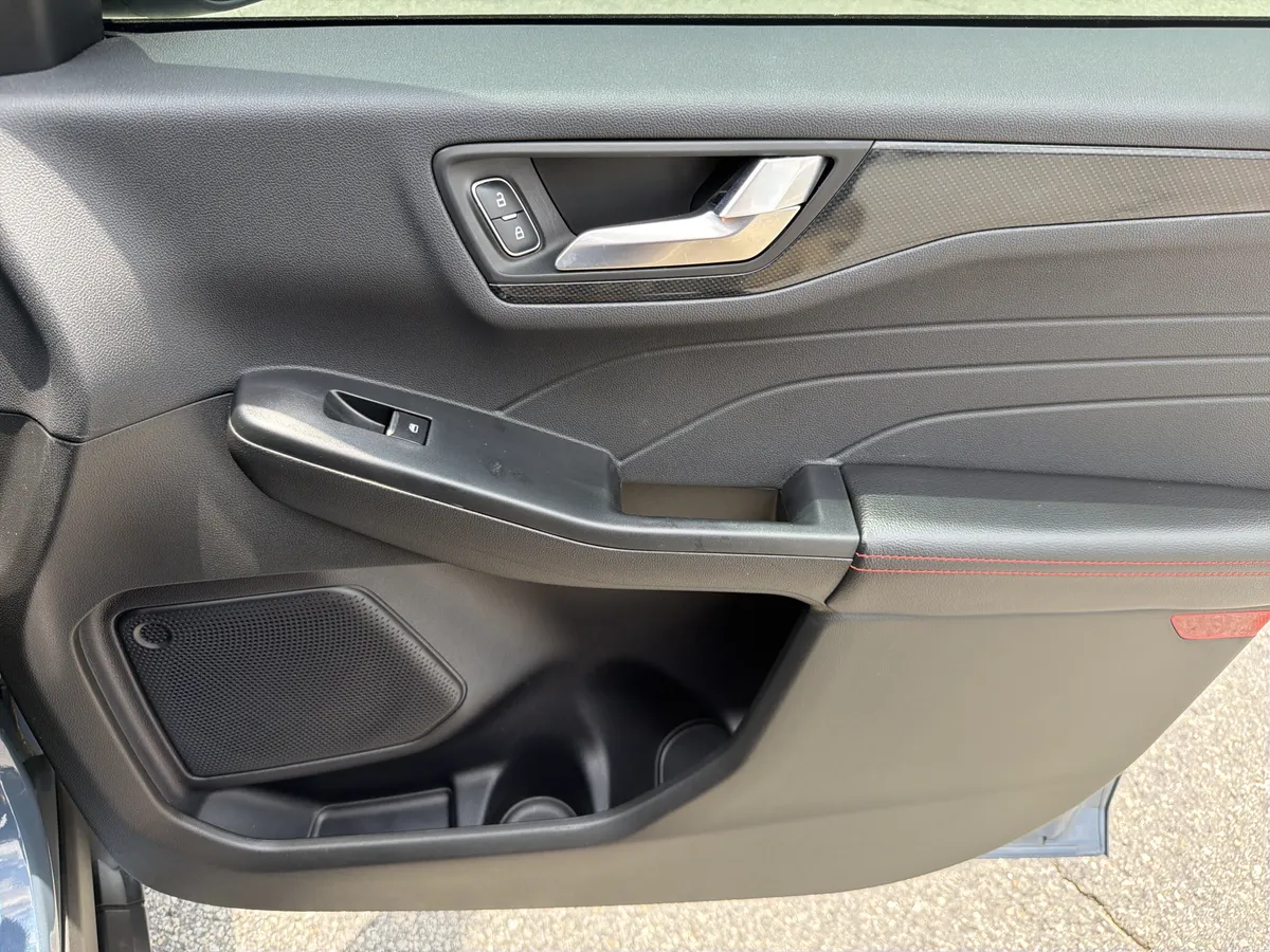 2024 Ford Escape ST-Line thumbnail 27