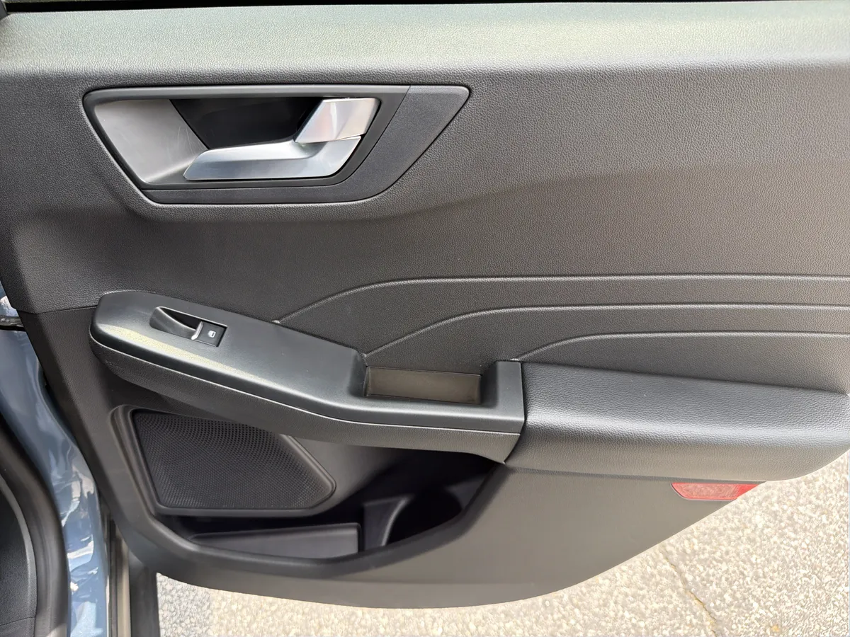 2024 Ford Escape ST-Line thumbnail 29