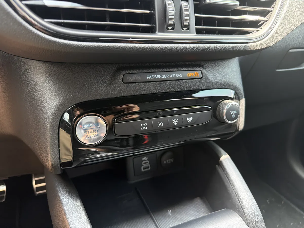 2024 Ford Escape ST-Line thumbnail 7