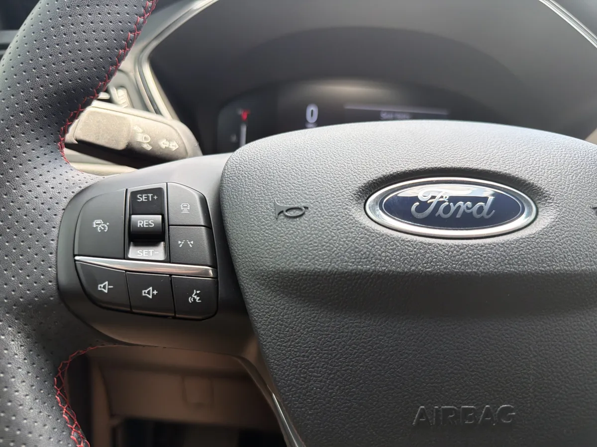 2024 Ford Escape ST-Line thumbnail 9