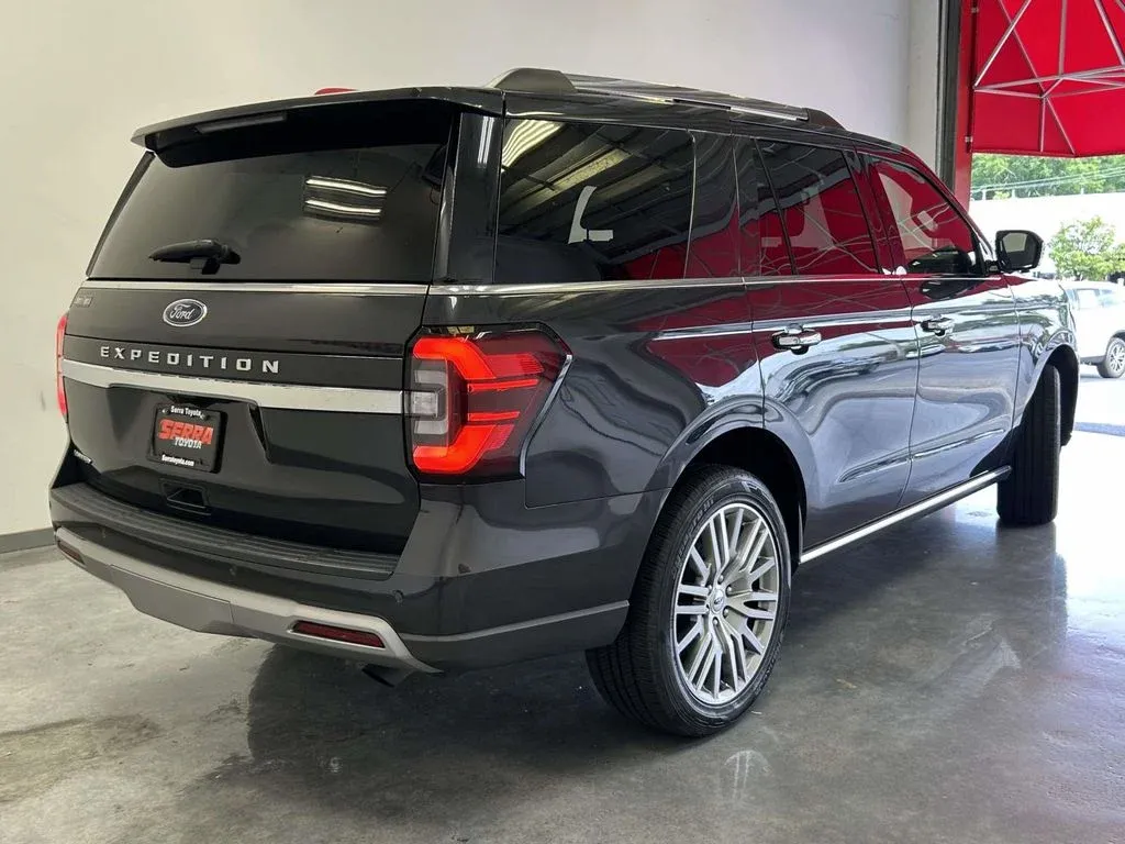 2024 Ford Expedition Limited thumbnail 3