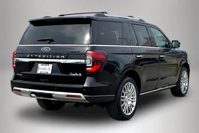 2024 Ford Expedition Limited thumbnail 5