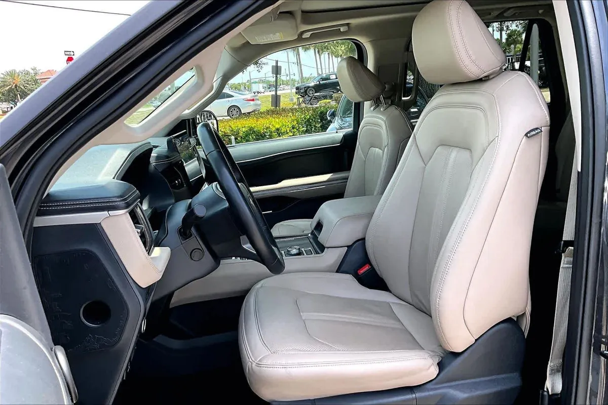 2024 Ford Expedition Max Limited thumbnail 12