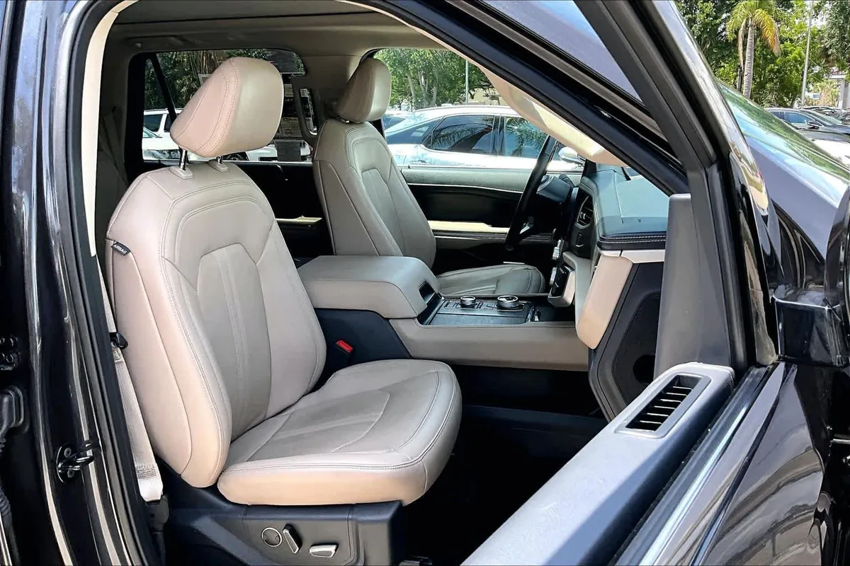 2024 Ford Expedition Max Limited thumbnail 14