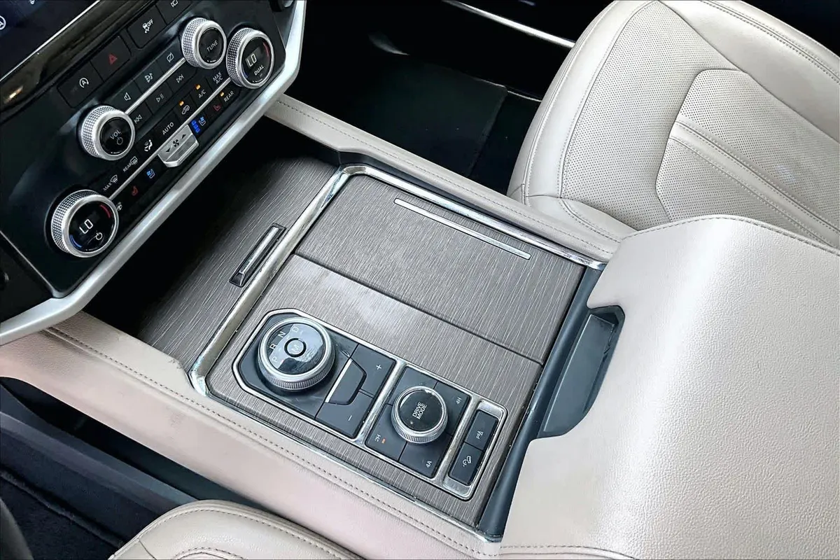 2024 Ford Expedition Max Limited thumbnail 26