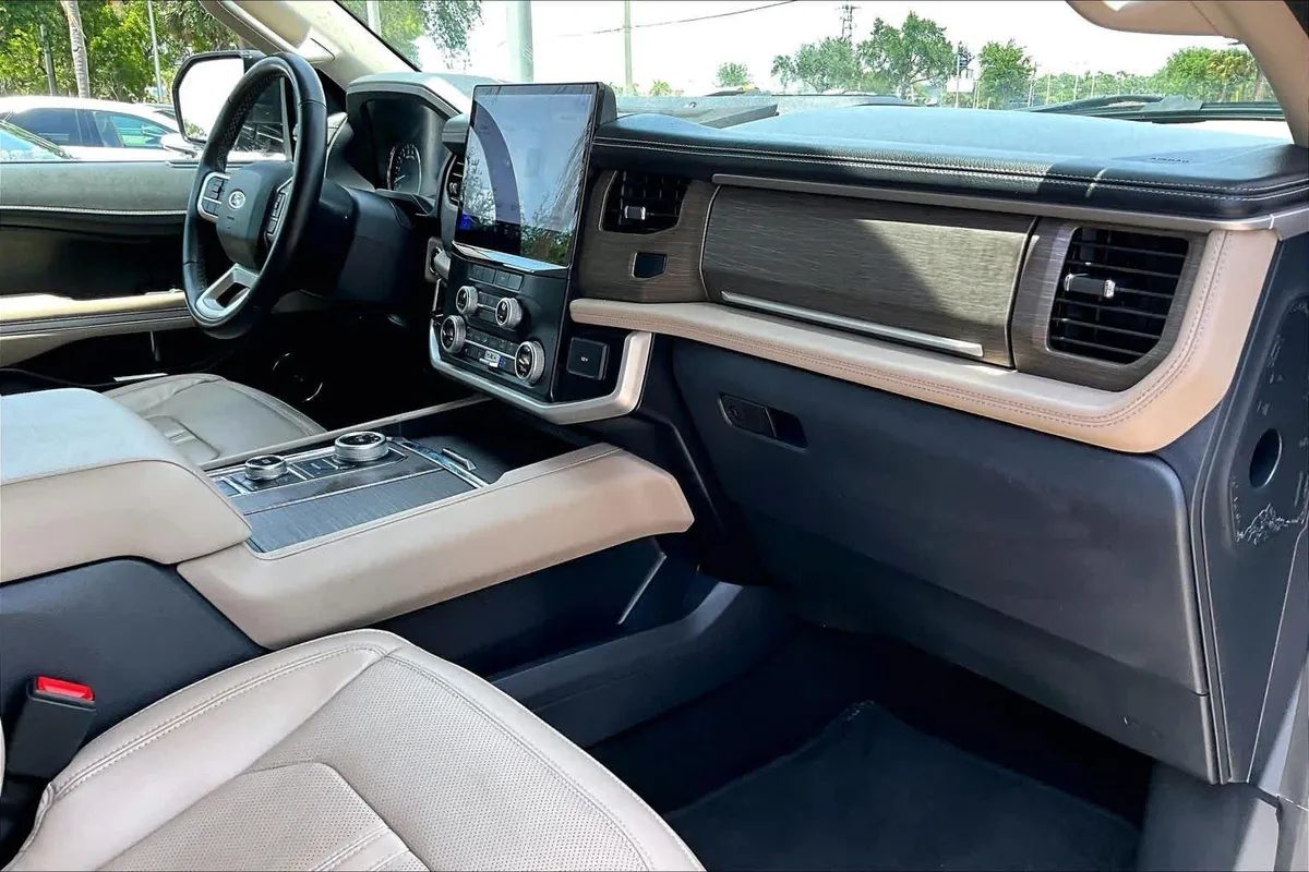 2024 Ford Expedition Max Limited thumbnail 29