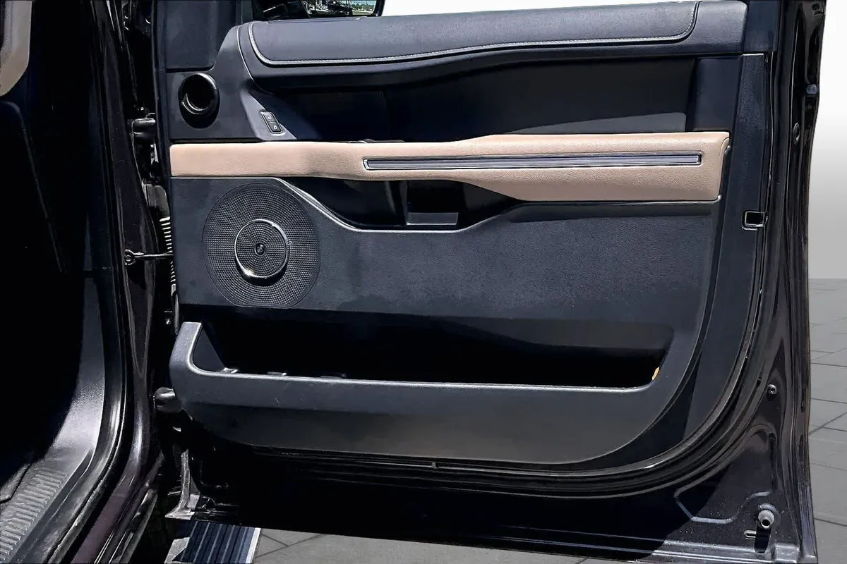 2024 Ford Expedition Max Limited thumbnail 36