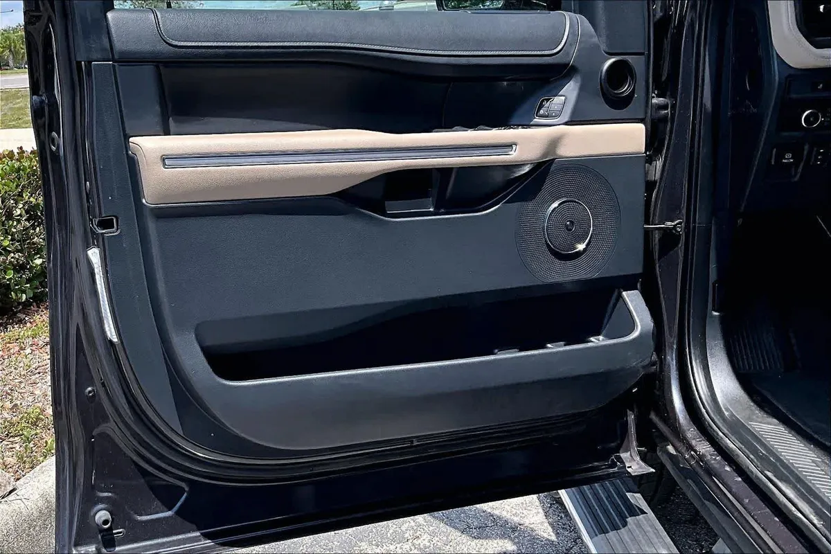 2024 Ford Expedition Max Limited thumbnail 40