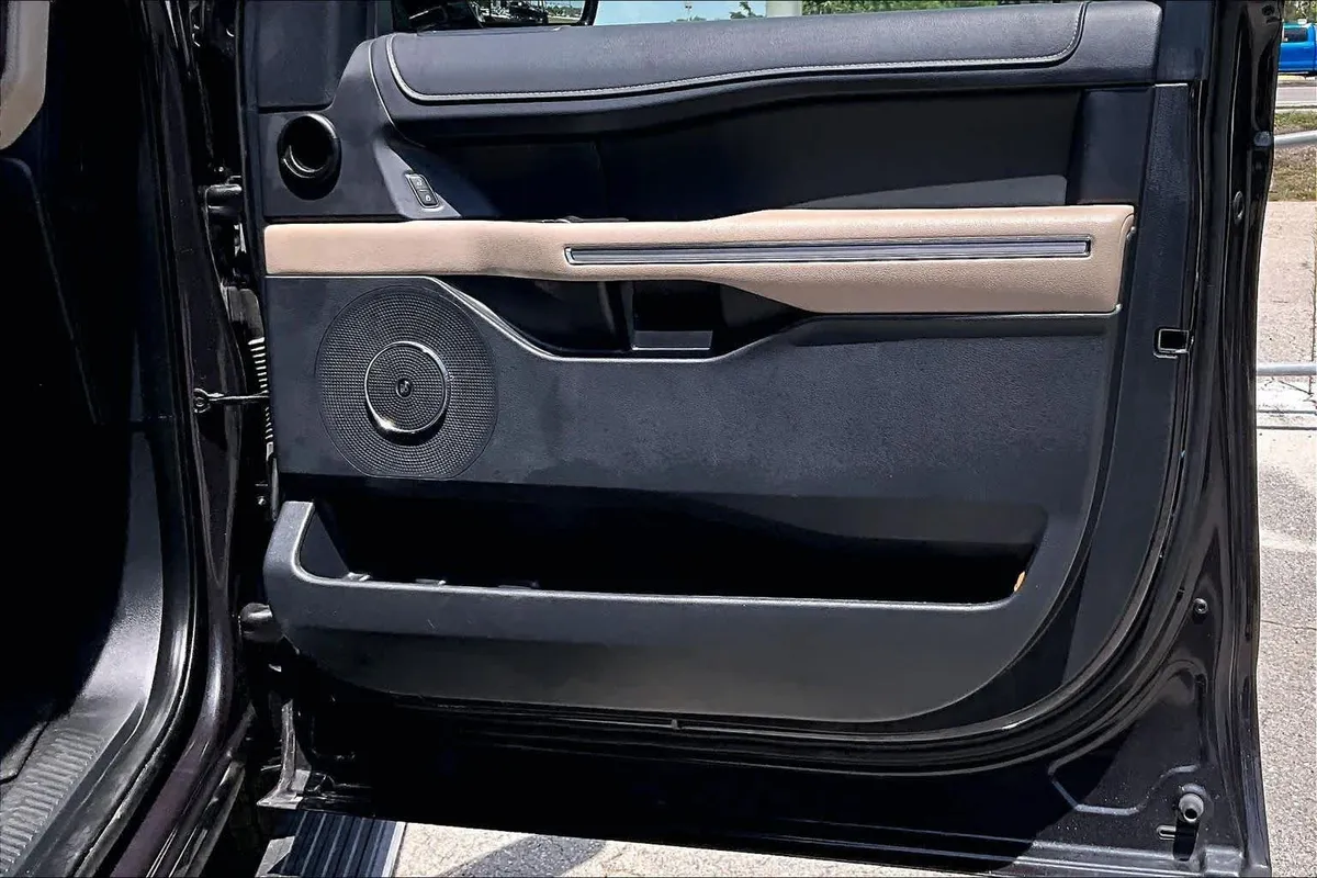 2024 Ford Expedition Max Limited thumbnail 41