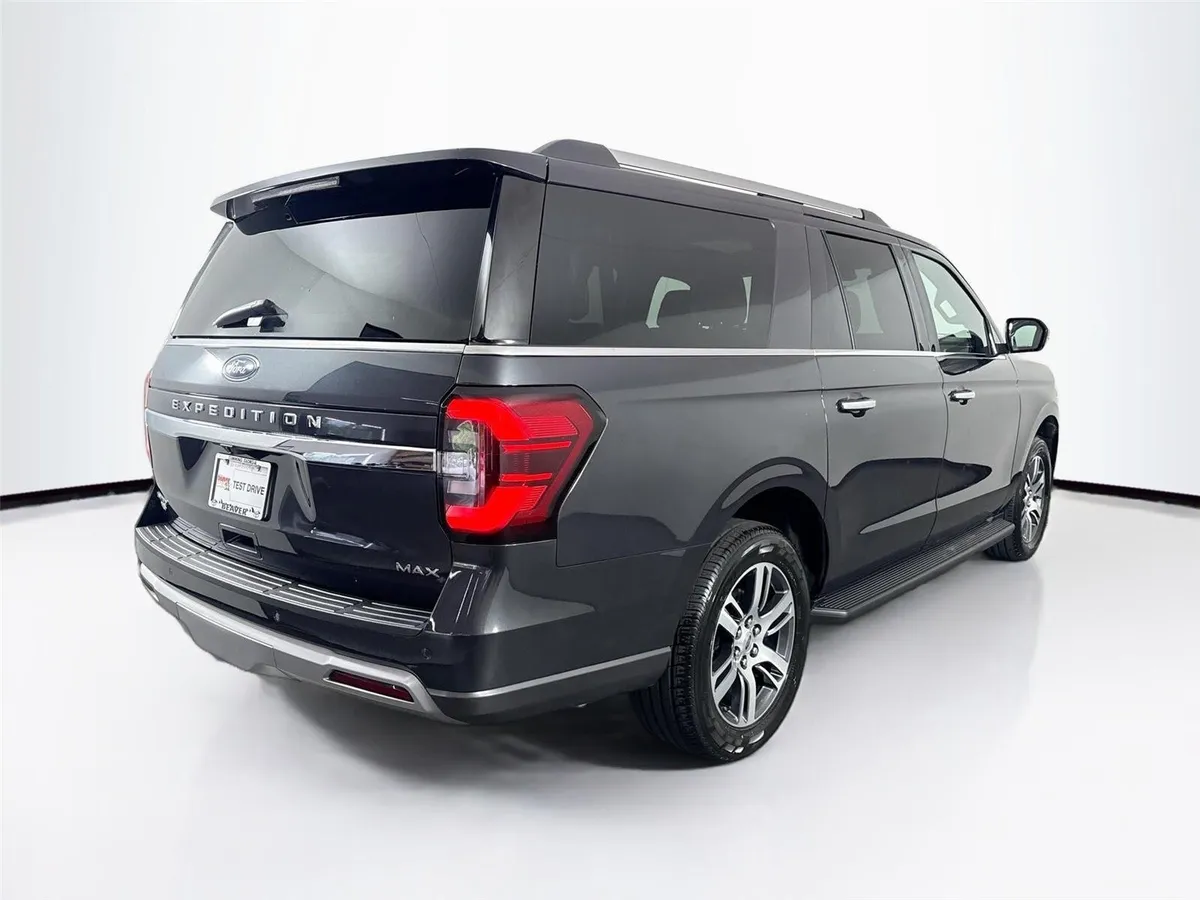 2024 Ford Expedition Max Limited thumbnail 2