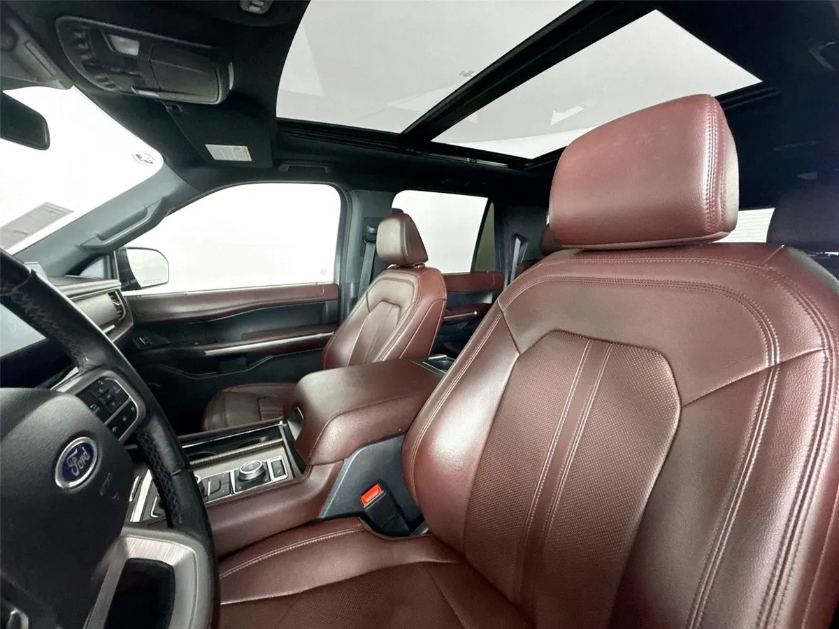 2024 Ford Expedition Max Limited thumbnail 3