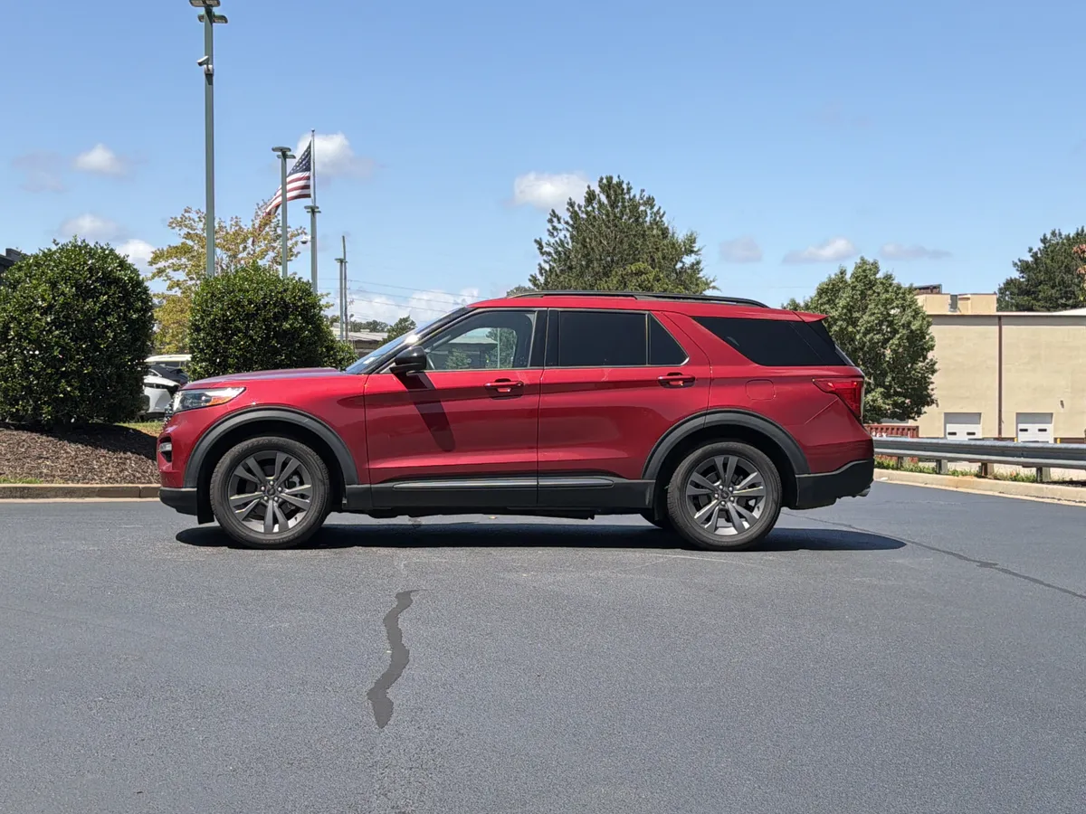 2024 Ford Explorer XLT thumbnail 14