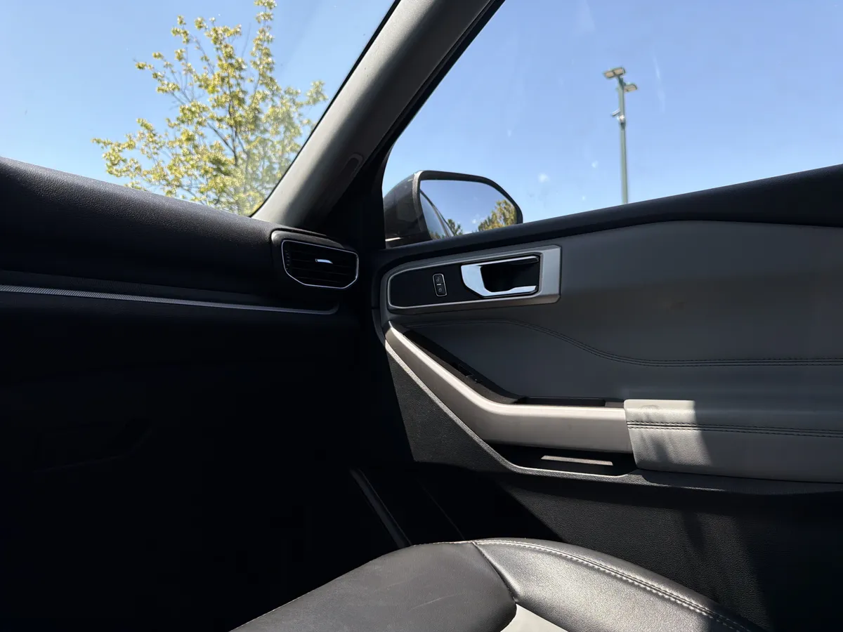 2024 Ford Explorer XLT thumbnail 19