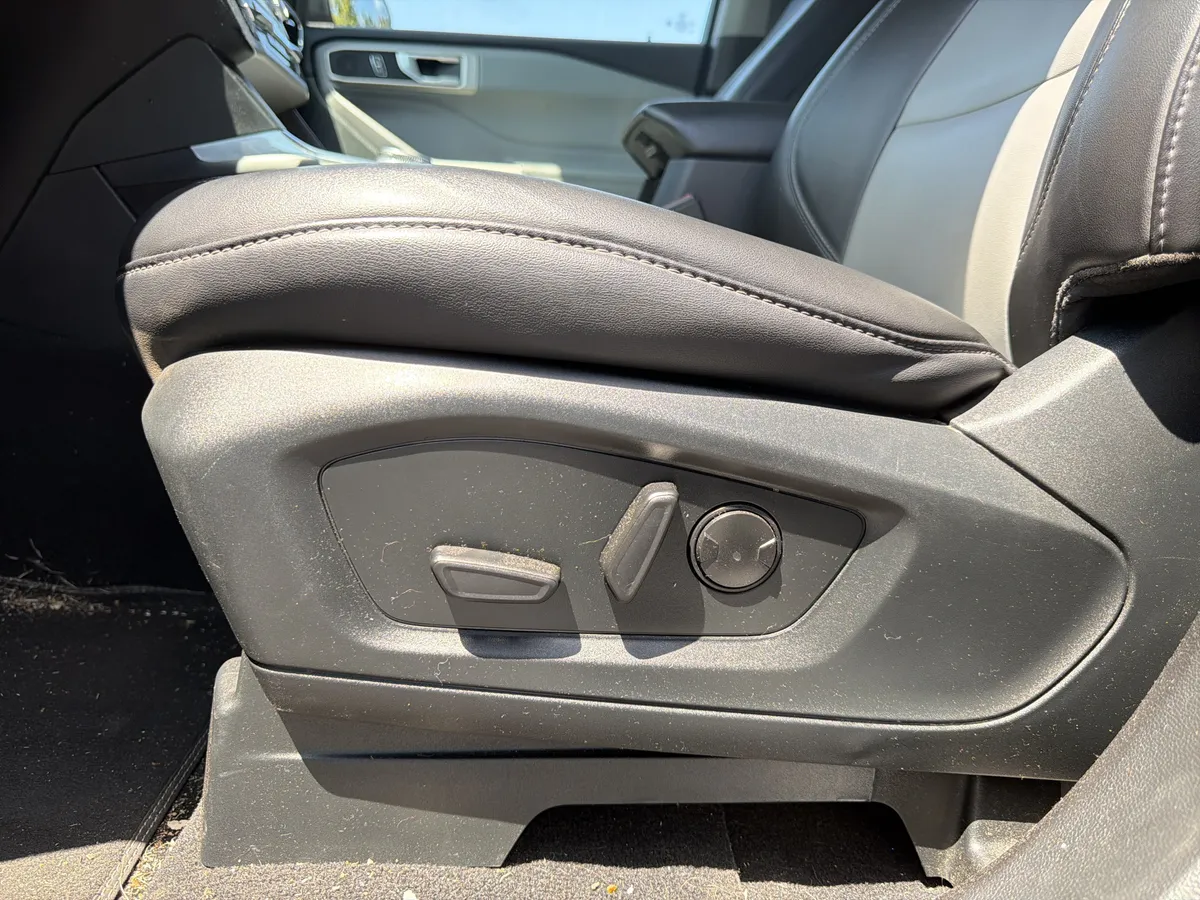 2024 Ford Explorer XLT thumbnail 21
