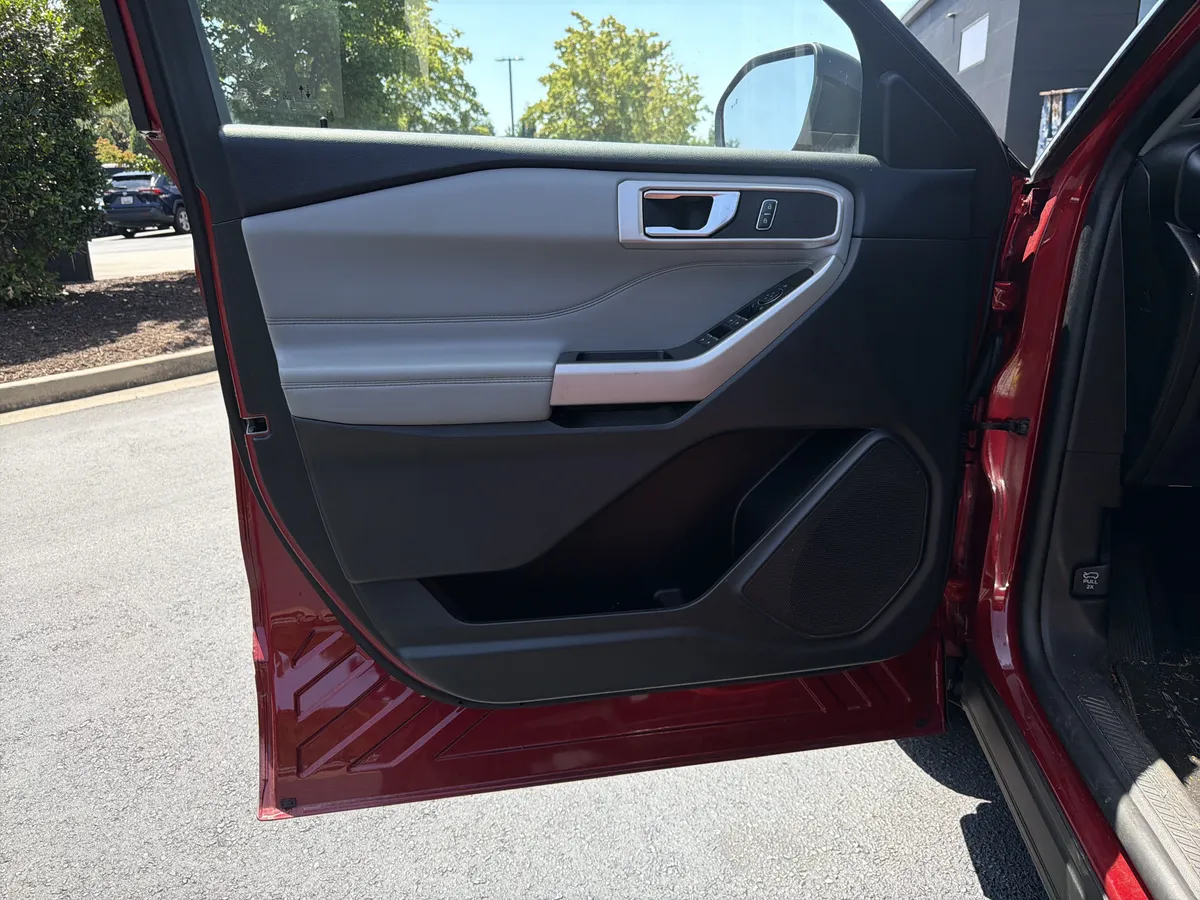 2024 Ford Explorer XLT thumbnail 22