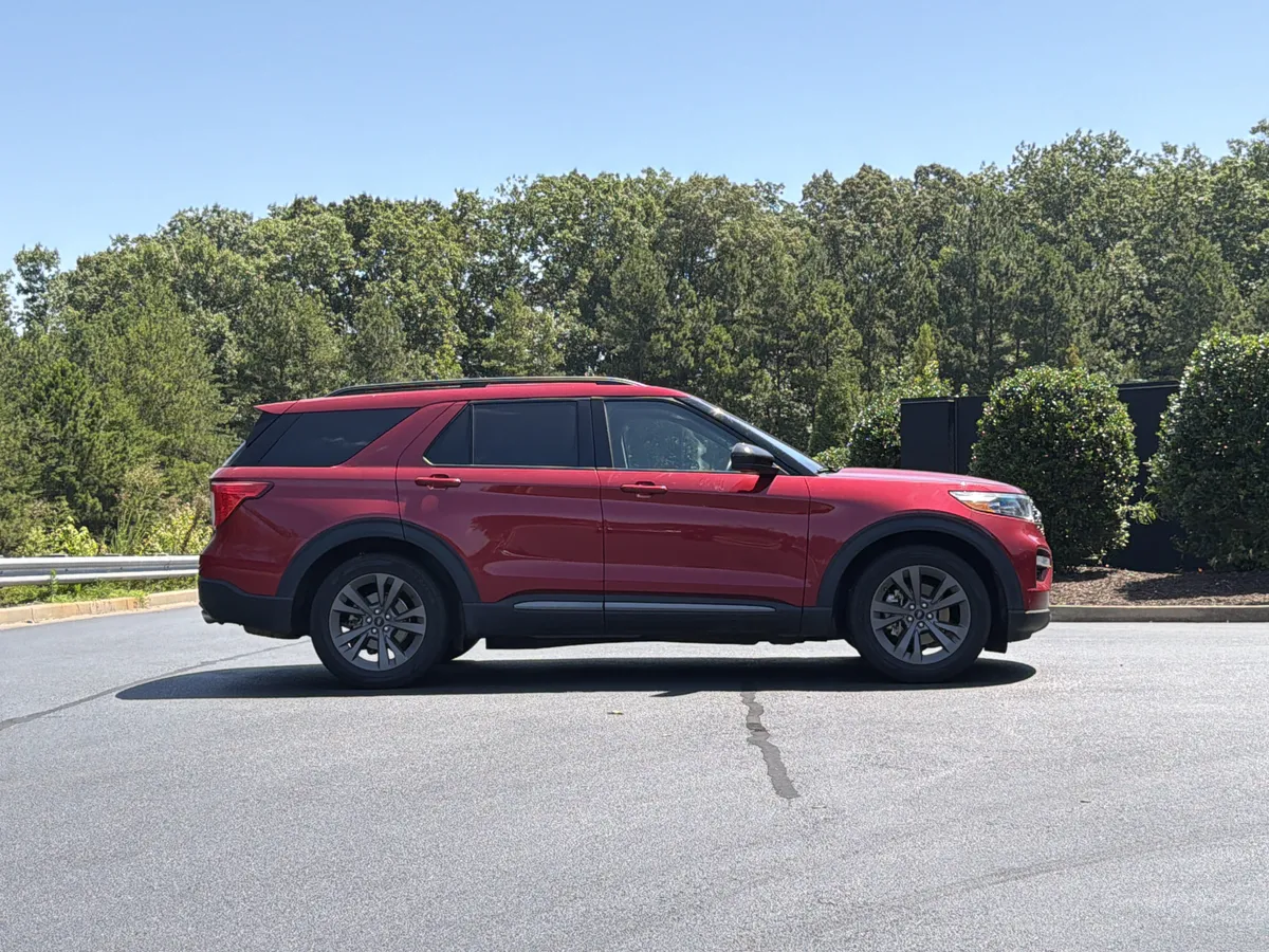 2024 Ford Explorer XLT thumbnail 4