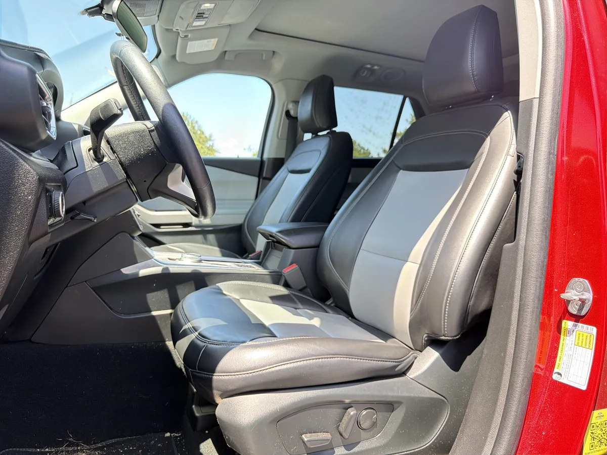 2024 Ford Explorer XLT thumbnail 6