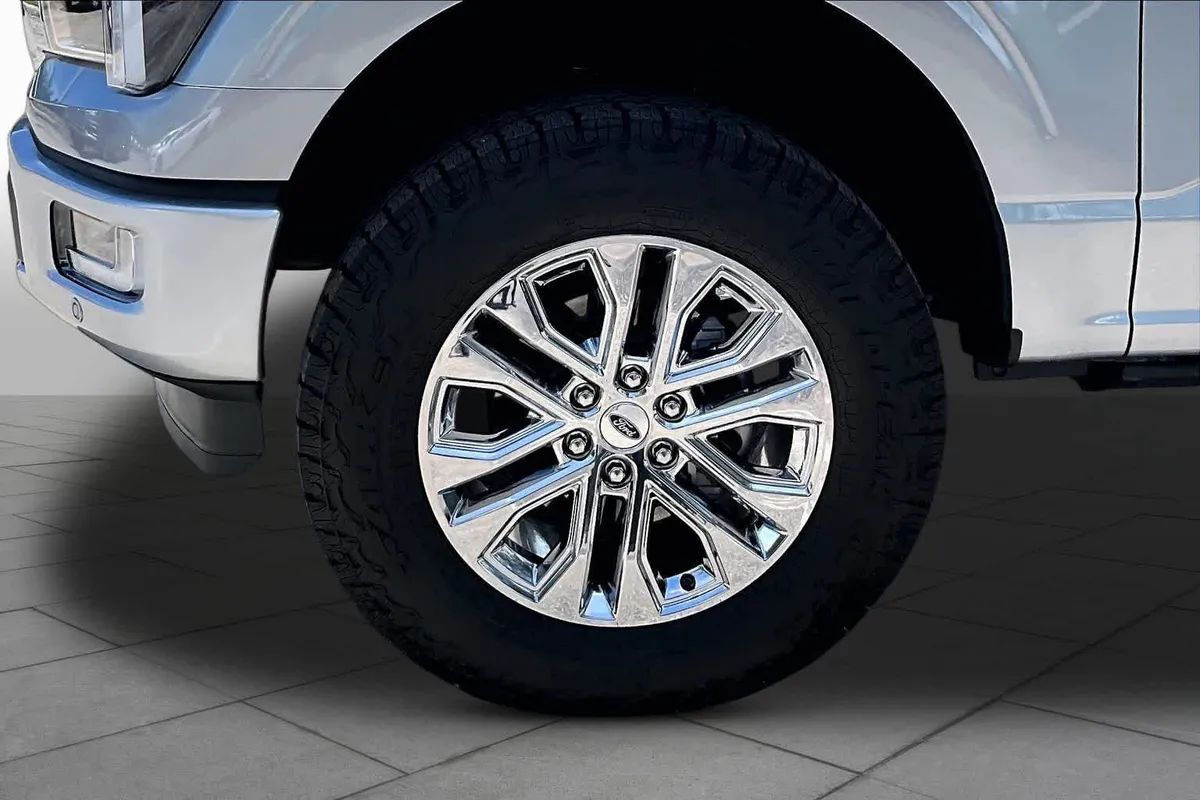 2024 Ford F-150 LARIAT thumbnail 11