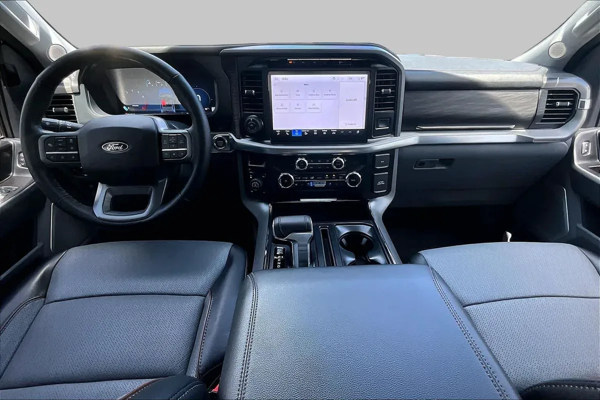2024 Ford F-150 LARIAT thumbnail 16