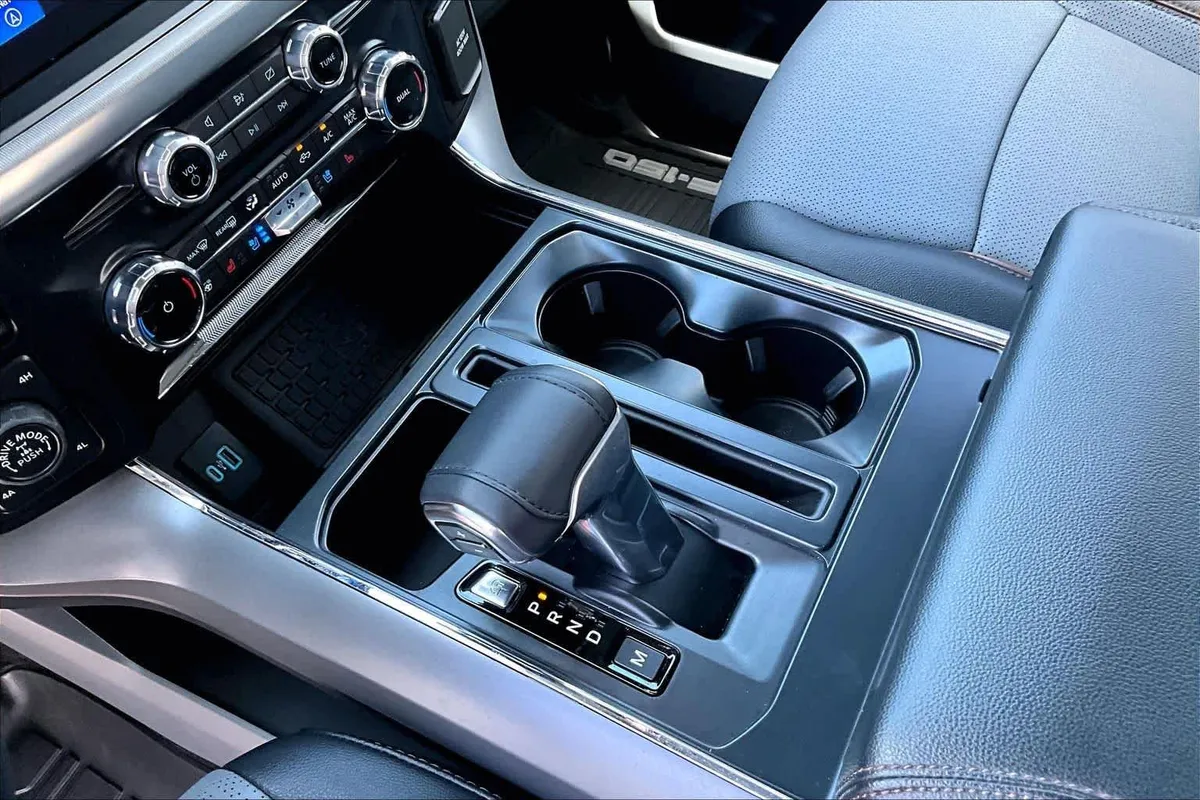 2024 Ford F-150 LARIAT thumbnail 17
