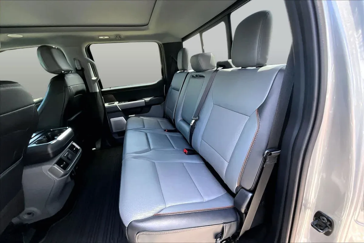 2024 Ford F-150 LARIAT thumbnail 21
