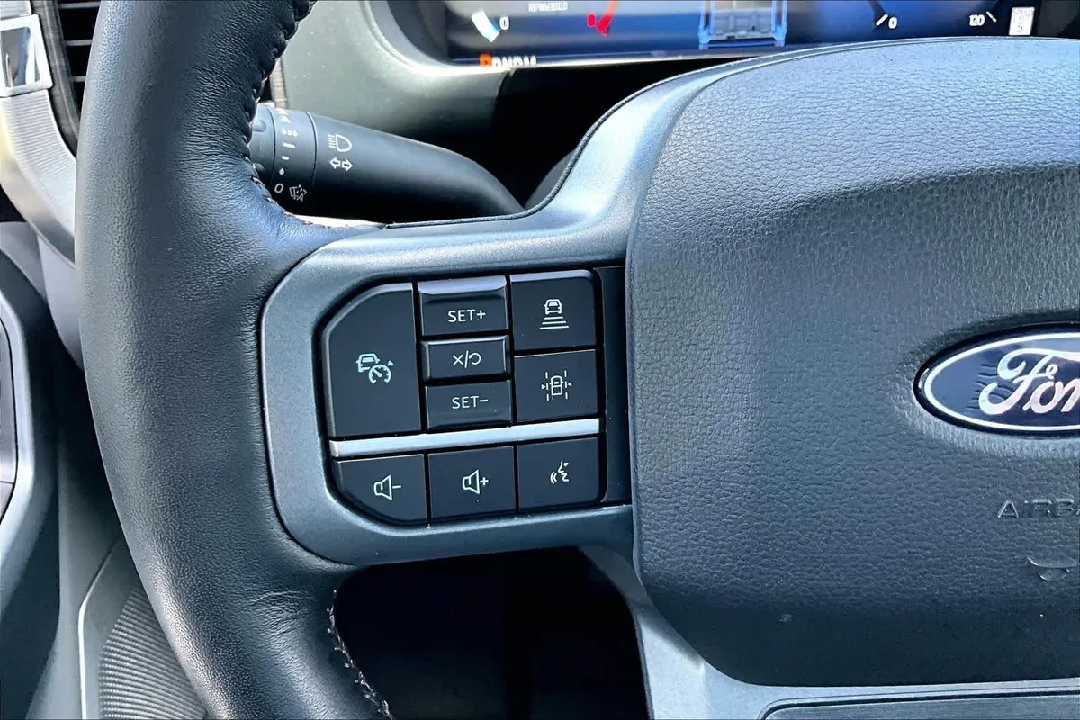 2024 Ford F-150 LARIAT thumbnail 22