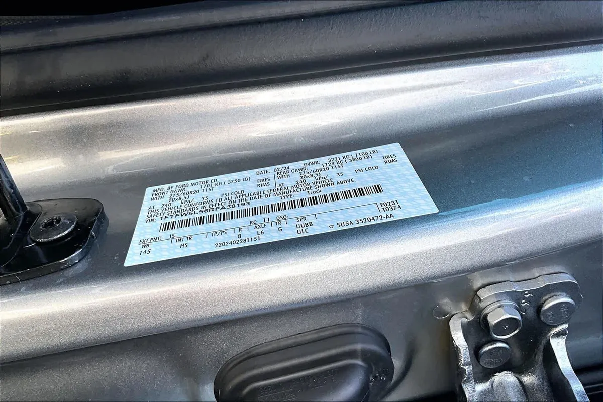 2024 Ford F-150 LARIAT thumbnail 35