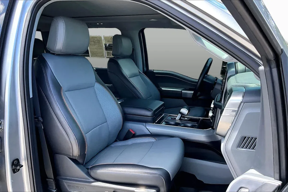 2024 Ford F-150 LARIAT thumbnail 9