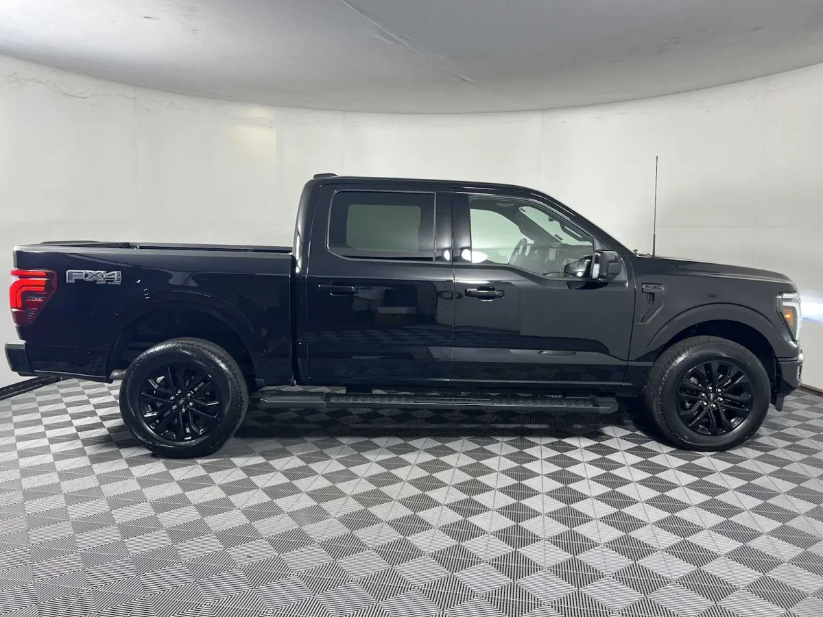 2024 Ford F-150 LARIAT thumbnail 13