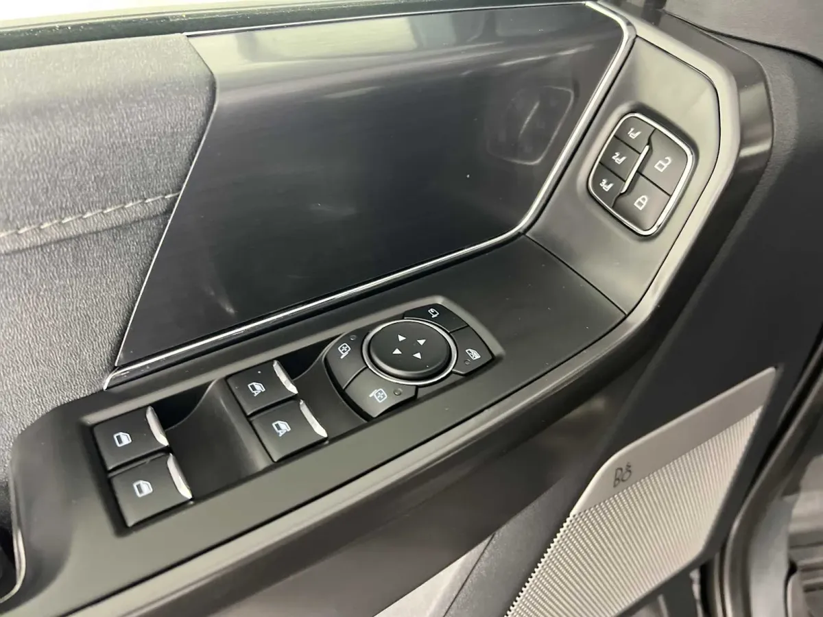 2024 Ford F-150 LARIAT thumbnail 17