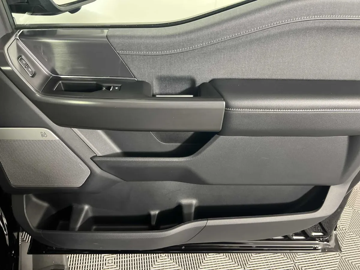 2024 Ford F-150 LARIAT thumbnail 22