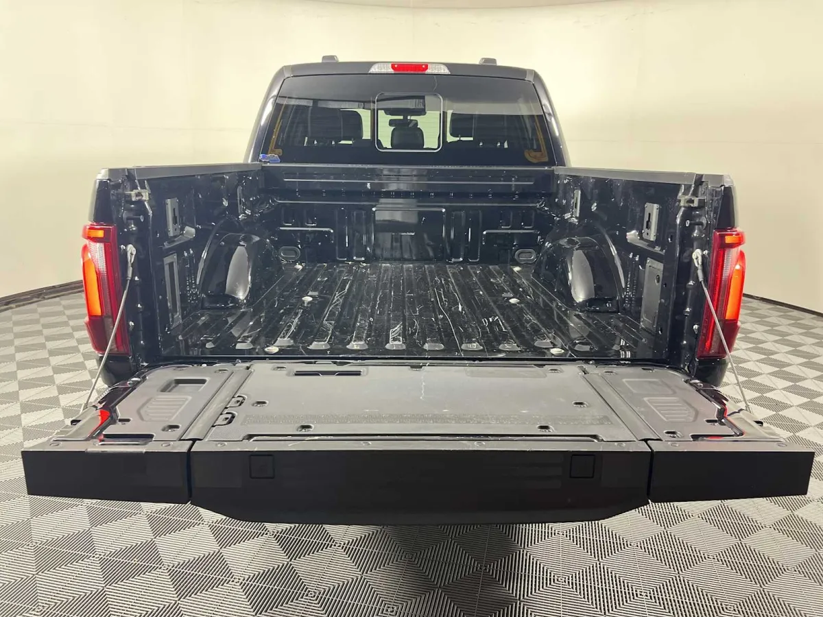 2024 Ford F-150 LARIAT thumbnail 26
