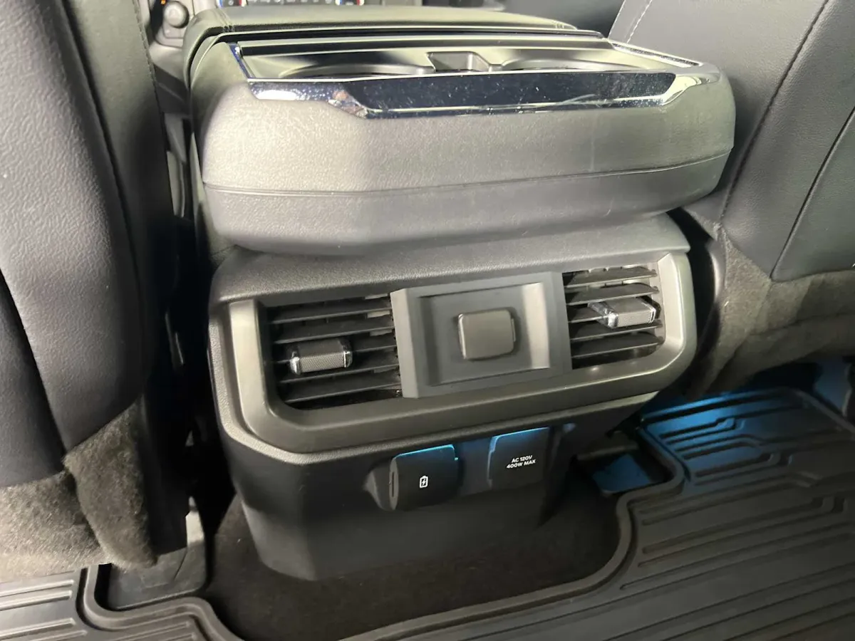 2024 Ford F-150 LARIAT thumbnail 29
