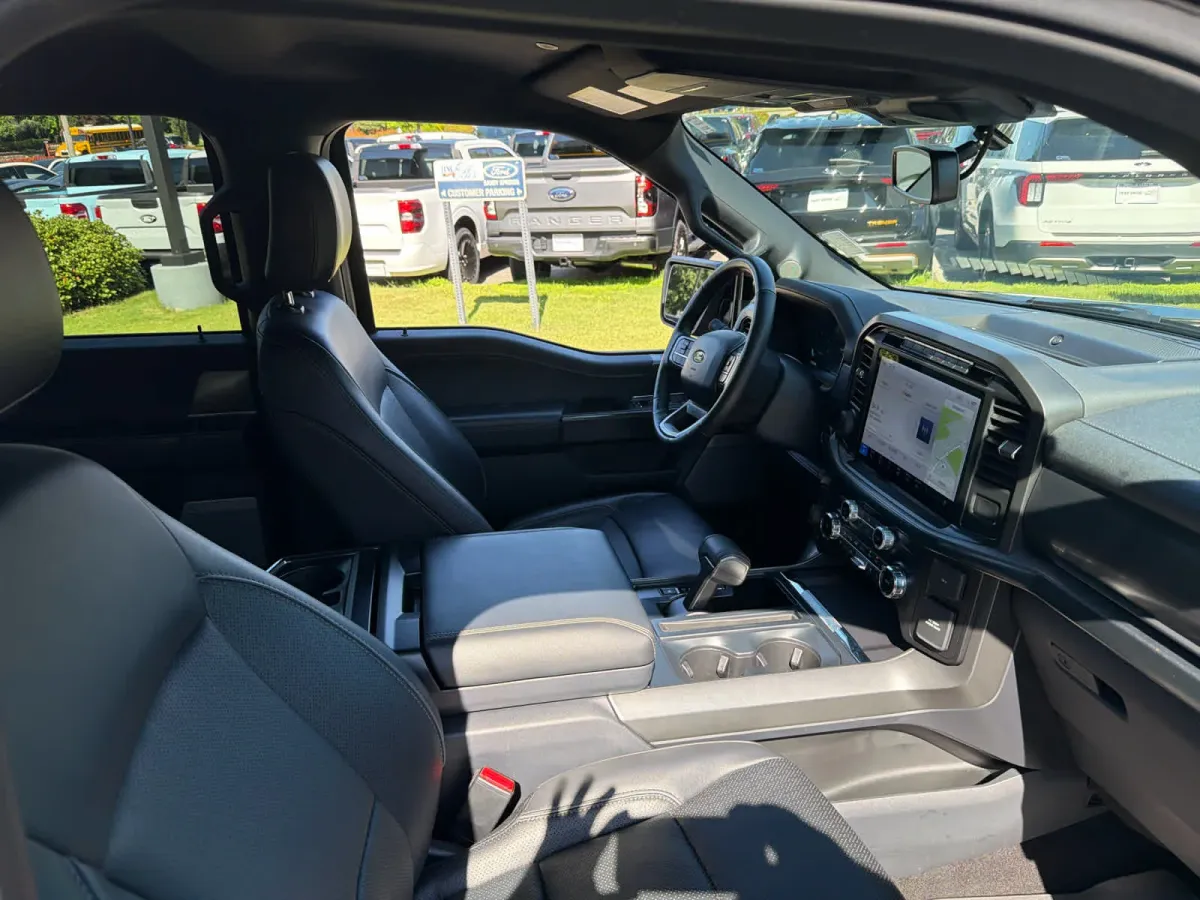 2024 Ford F-150 LARIAT thumbnail 7