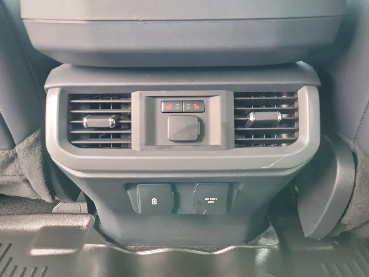 2024 Ford F-150 LARIAT thumbnail 11