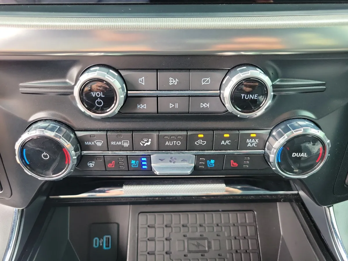 2024 Ford F-150 LARIAT thumbnail 16