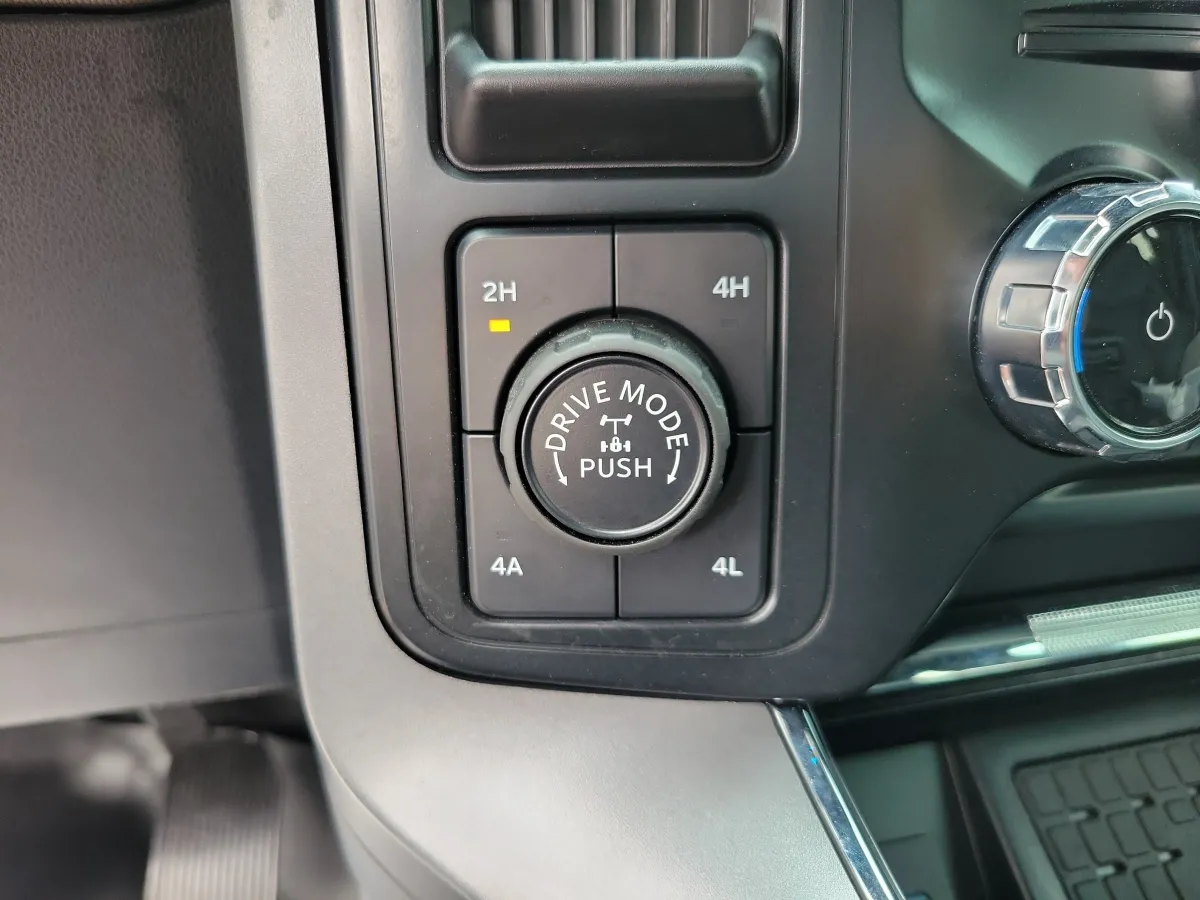 2024 Ford F-150 LARIAT thumbnail 17