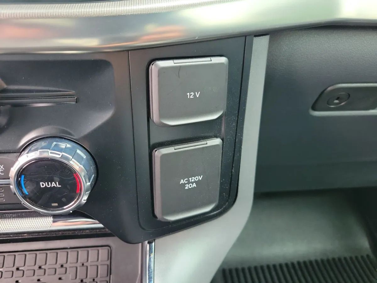 2024 Ford F-150 LARIAT thumbnail 19